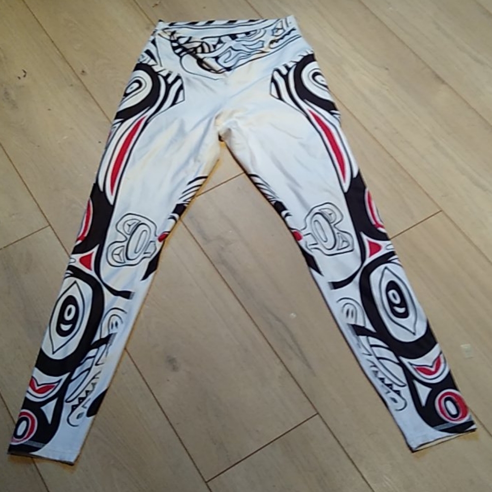 Native print leggings 🇨🇦